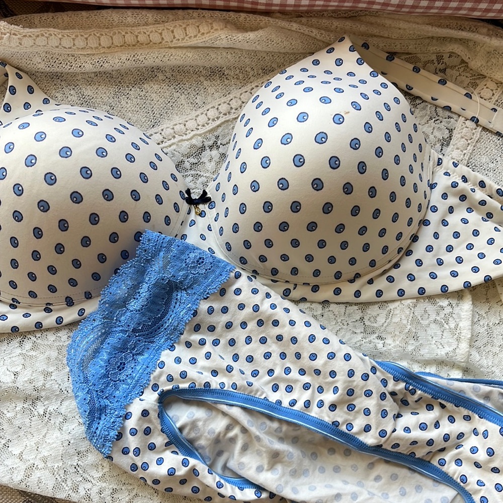 Soma bra and panties set. Bra sz 38D, panties sz. Large